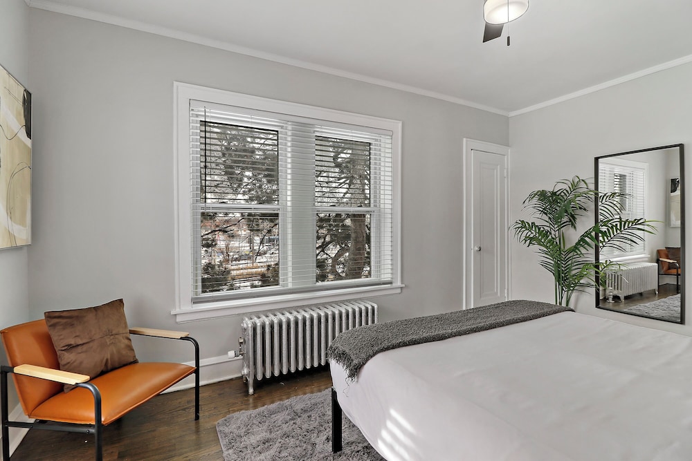 Chic 2BR Apt in Skokie - Elm 3A