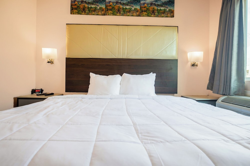 OYO Hotel Adairsville Calhoun South I-75 view 3