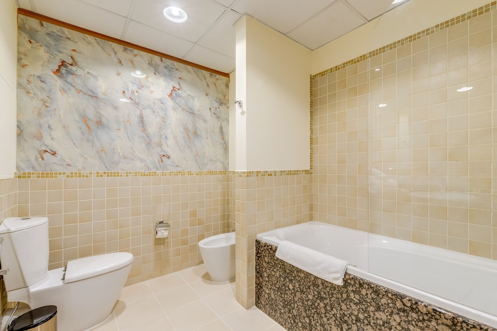 GLOBALSTAY. Modern Ap steps to JBR Beach