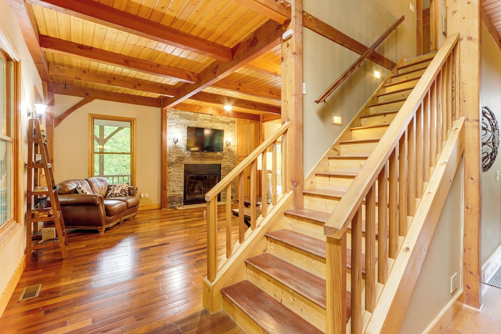 Game Room & Fireplaces: Group Dahlonega Getaway