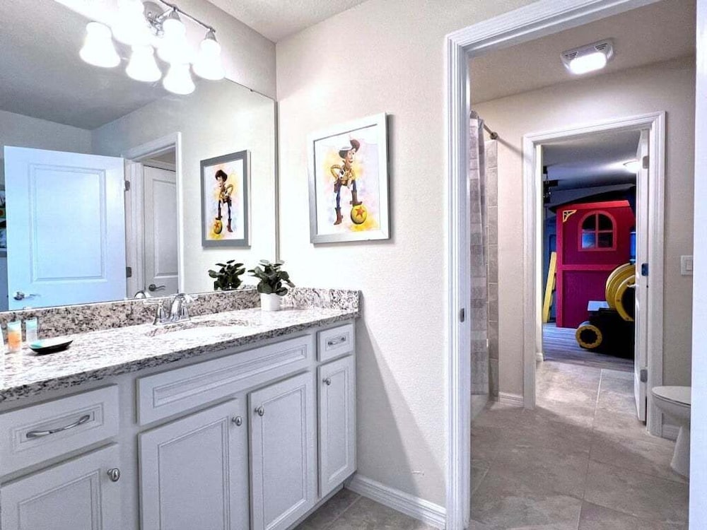Scifi Theater Amazing Theme 7 Bed Pool Home 7 Bedroom Home