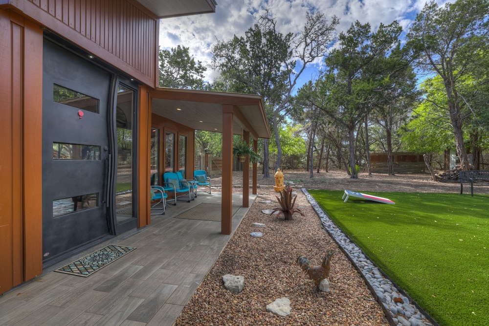 Terracotta Oasis - Wimberley for 30 Guests