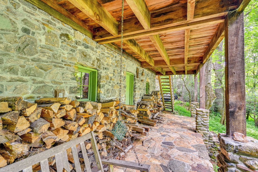 Peaceful Burnsville Cabin By South Toe River!