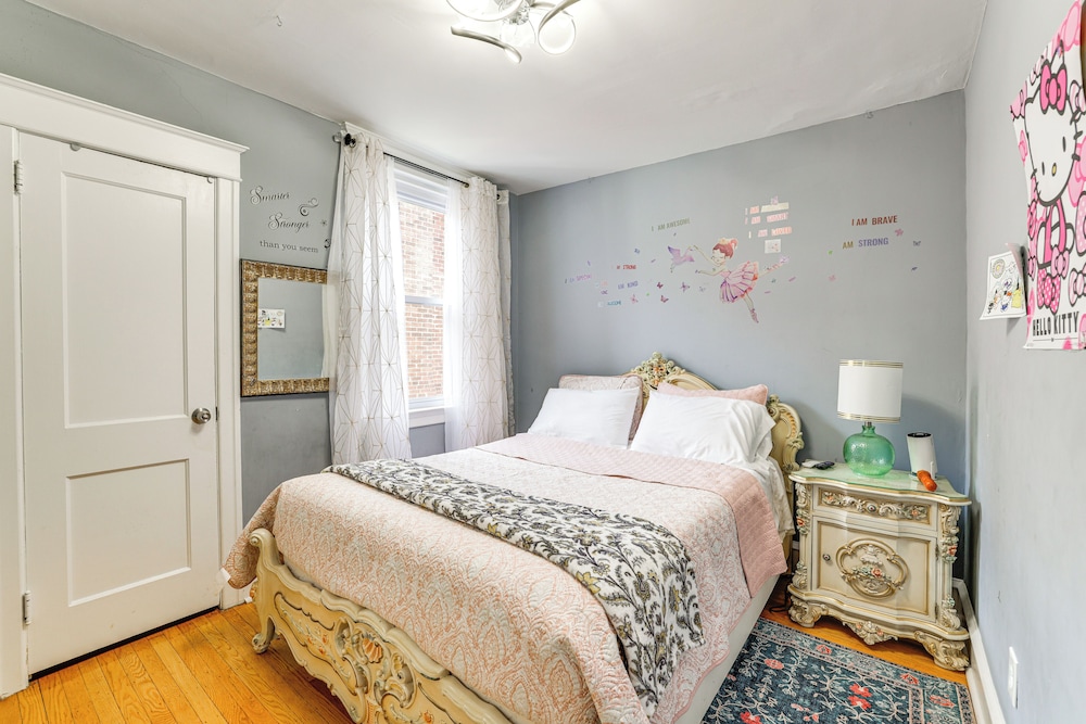 3 Mi to Penn: Pet-friendly Townhome in Yeadon!