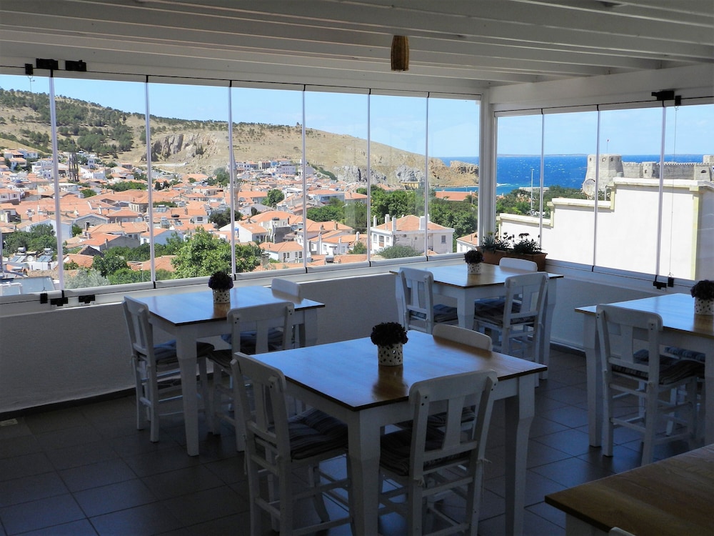 Heros Hotels Bozcaada - Image 11