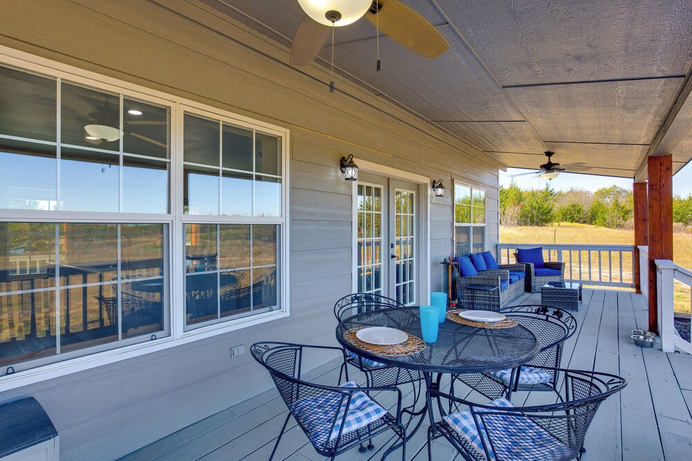 Stocked Fishing Ponds: Texas Getaway w/ Cows!