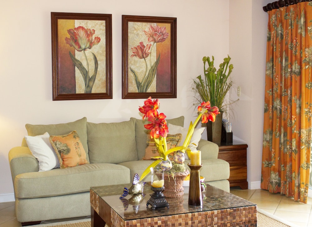 CR Luxury Los Sueños Condos