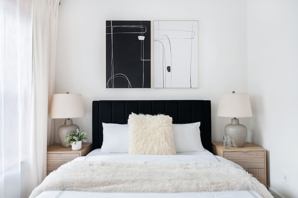48-4fe 2BR Prime Midtown West