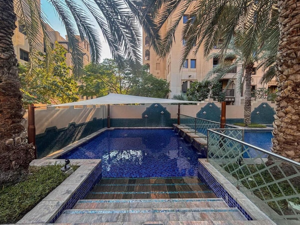 Reehan 1 - Happy Season - 2BR - Downtown