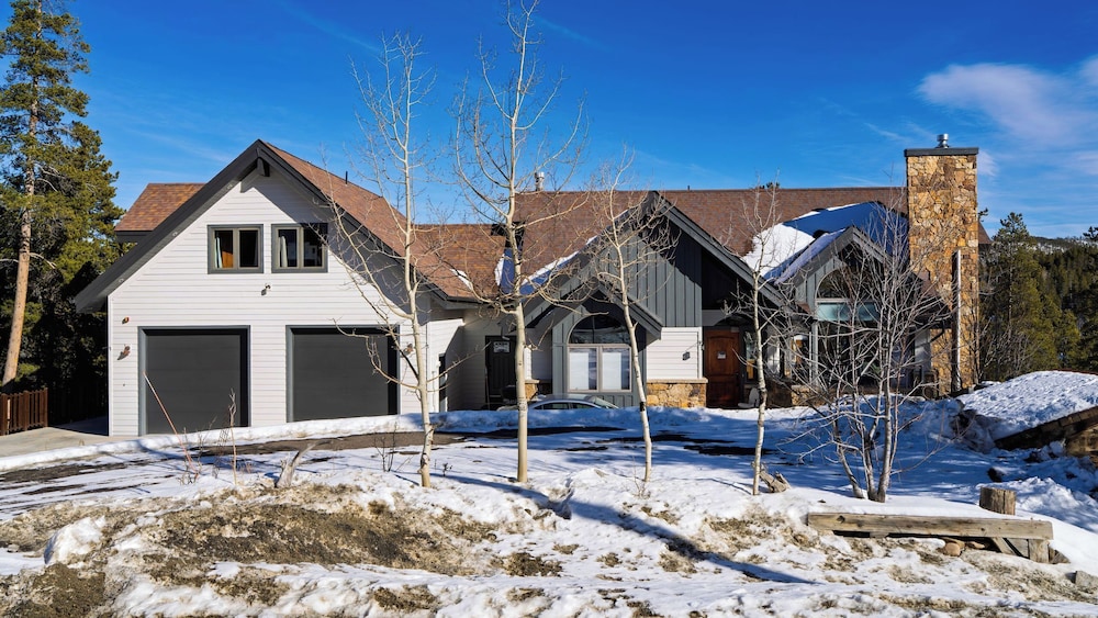 Skate Bowl, Hot Tub & Game Room Breckenridge Adventure Chalet by Avantstay