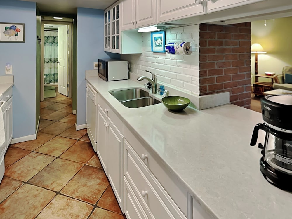 Jacksonville Beach Costa Verde 2319-102 by Distinctive Beach Rentals