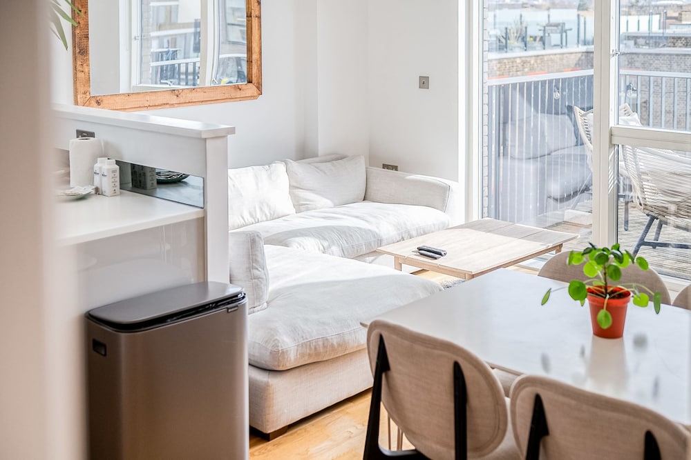 Modern Bermondsey Apartment