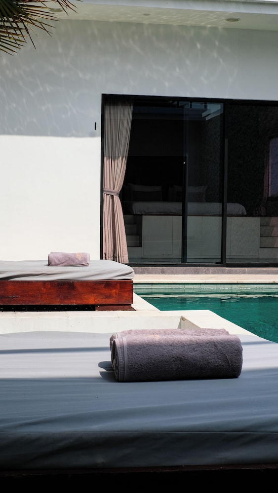 Villa MJ Modern 4BR with Pool & Rooftop