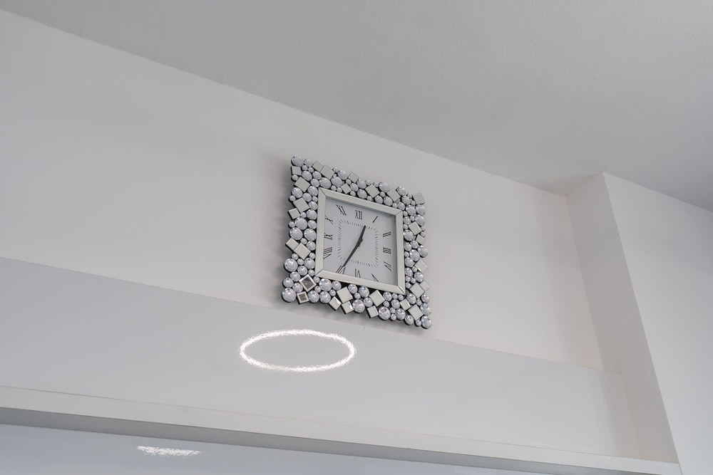 Stylish Studio Apartment in Tecom s Prime Location