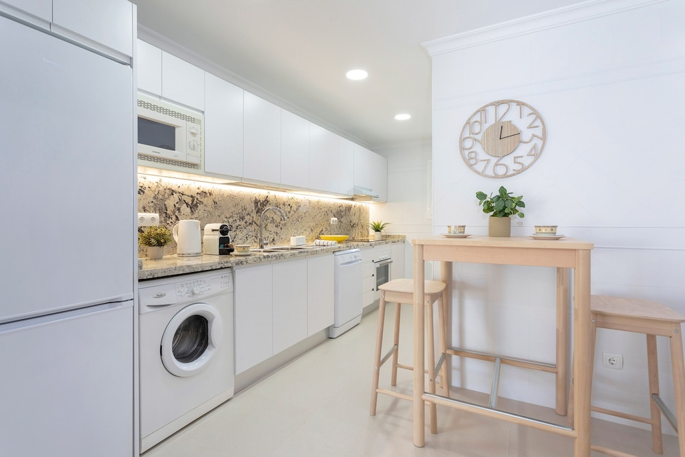 Exclusive 2BD Apartment With Private Terrace in Marbella Royal Gardens