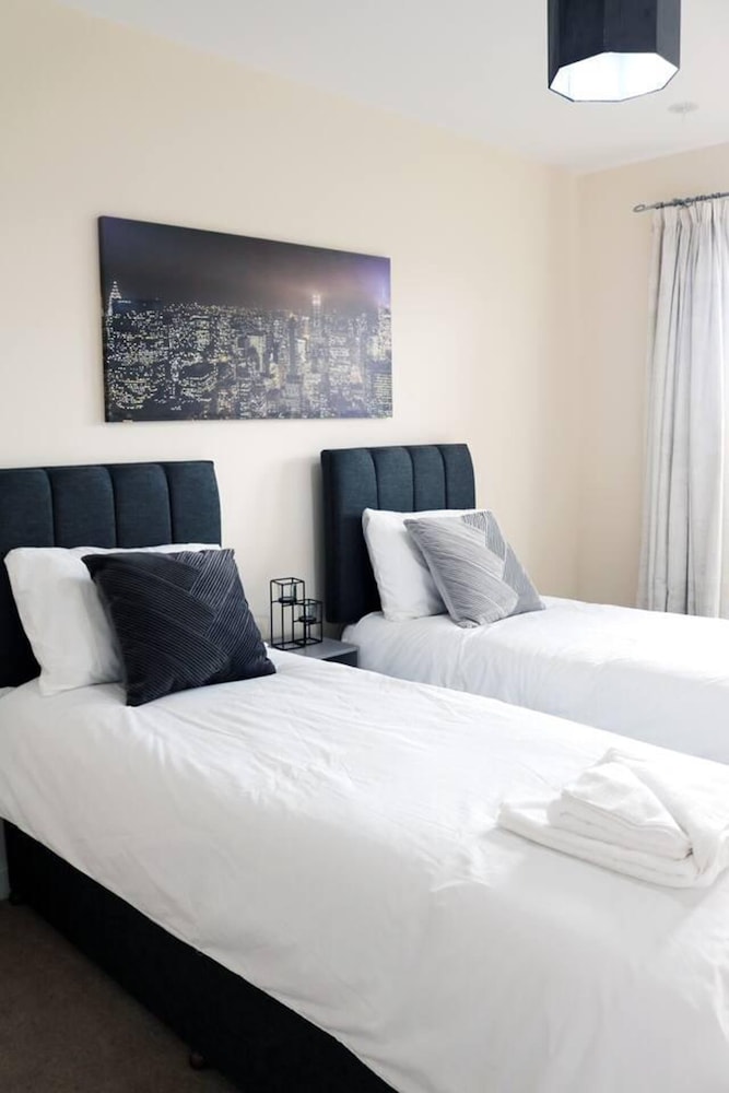 Comfy Duplex 2-bed Apartment in Milton Keynes view 5