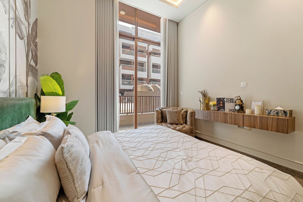 Brand New Stylish Unit near Circle Mall