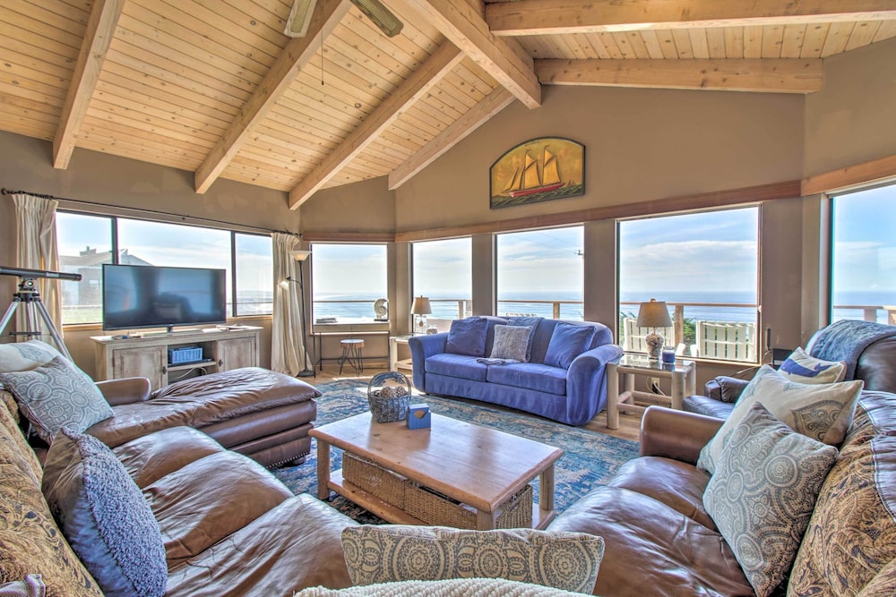 Spectacular Ocean View Retreat w/ Private Beach view 3