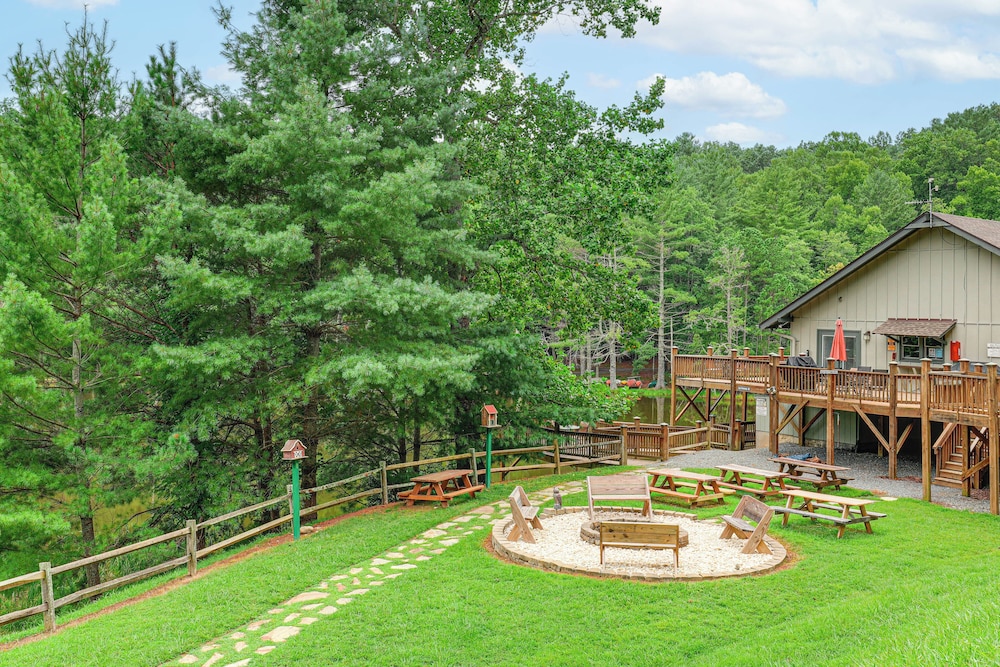 Deck & Game Room! Lakefront Blue Ridge Mtn Gem