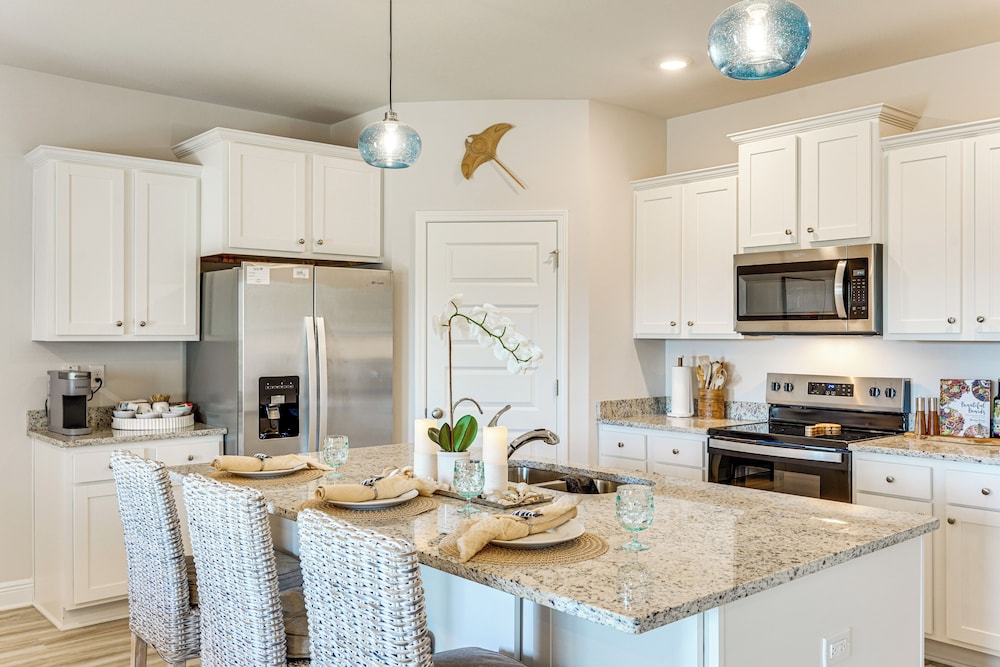 Walk to the Beach: Stylish Home in Port St Joe!