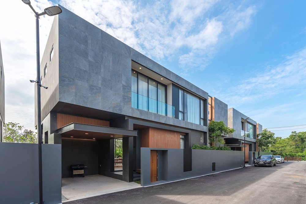 Modern 2-Level Pool Villa Long One A5
