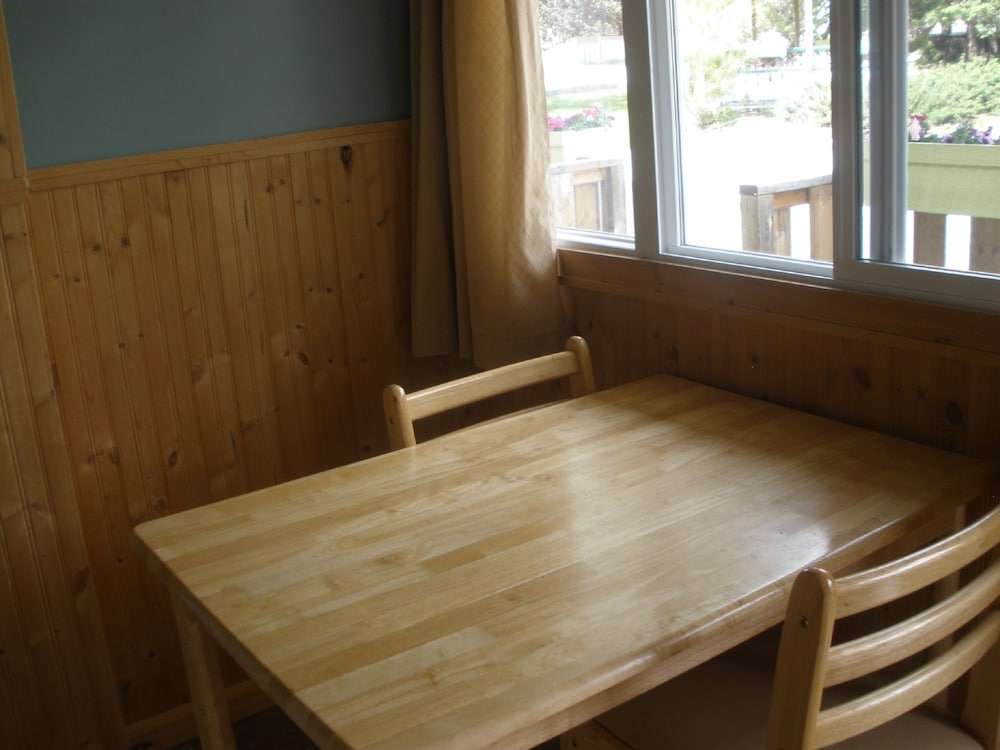 The Piccadilly Motel - Image 3