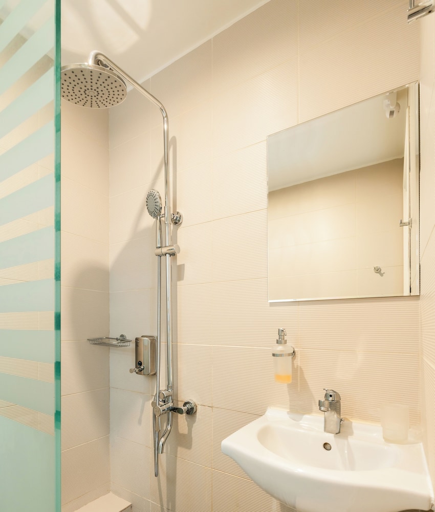 Elysee Apartments 9 B