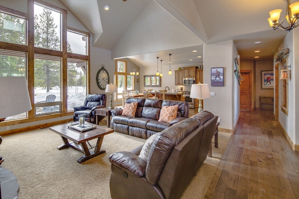 56540 Sunstone Loop 4 Bedroom Home