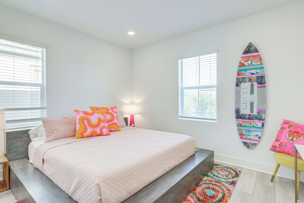 Luxe Indio Lake House 7 Mi to Coachella!