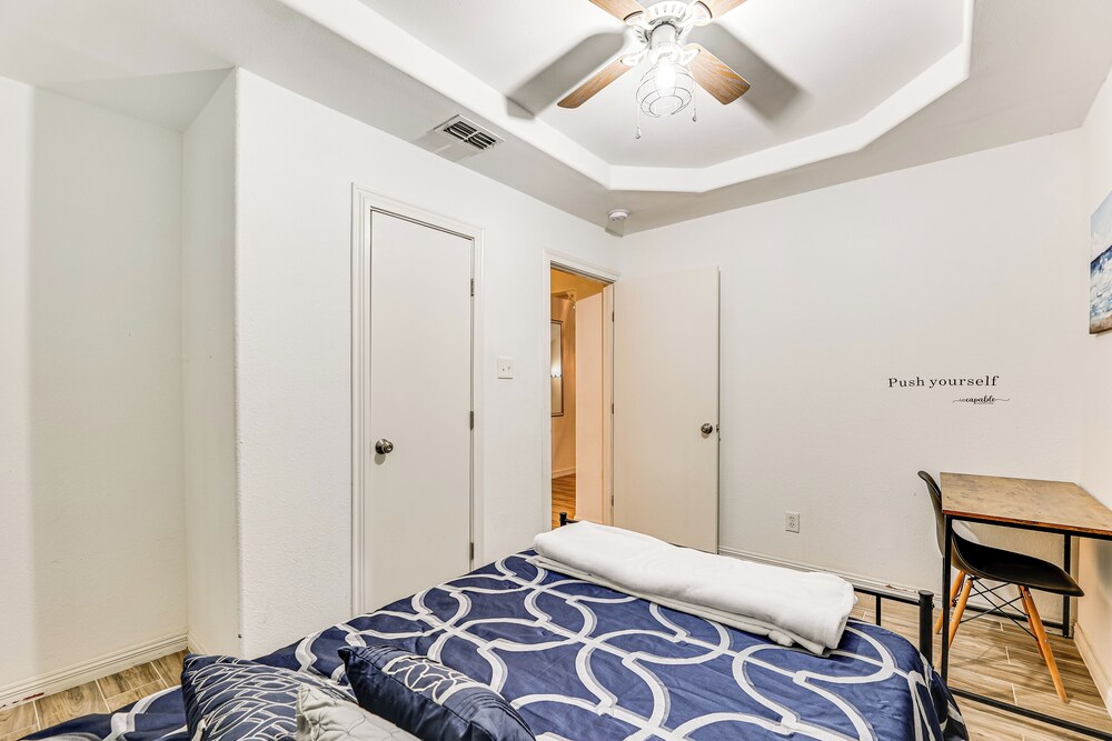 Convenient, Spacious & Peaceful: Home in Edinburg!
