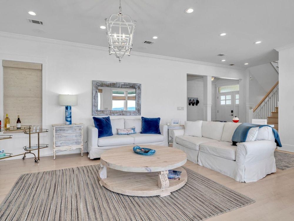 4BR Beachfront Home With Hot tub & Private Beach Access!