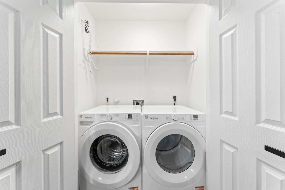 NRG Medcenter 2BD 2 5BA w Fencedyard Washerdryer