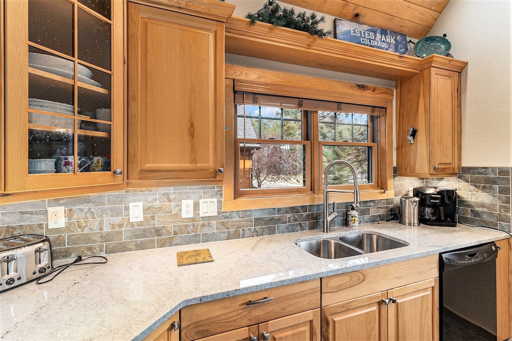 Solitude Beaver #3 - Estes Park 2 Bedroom Condo by RedAwning