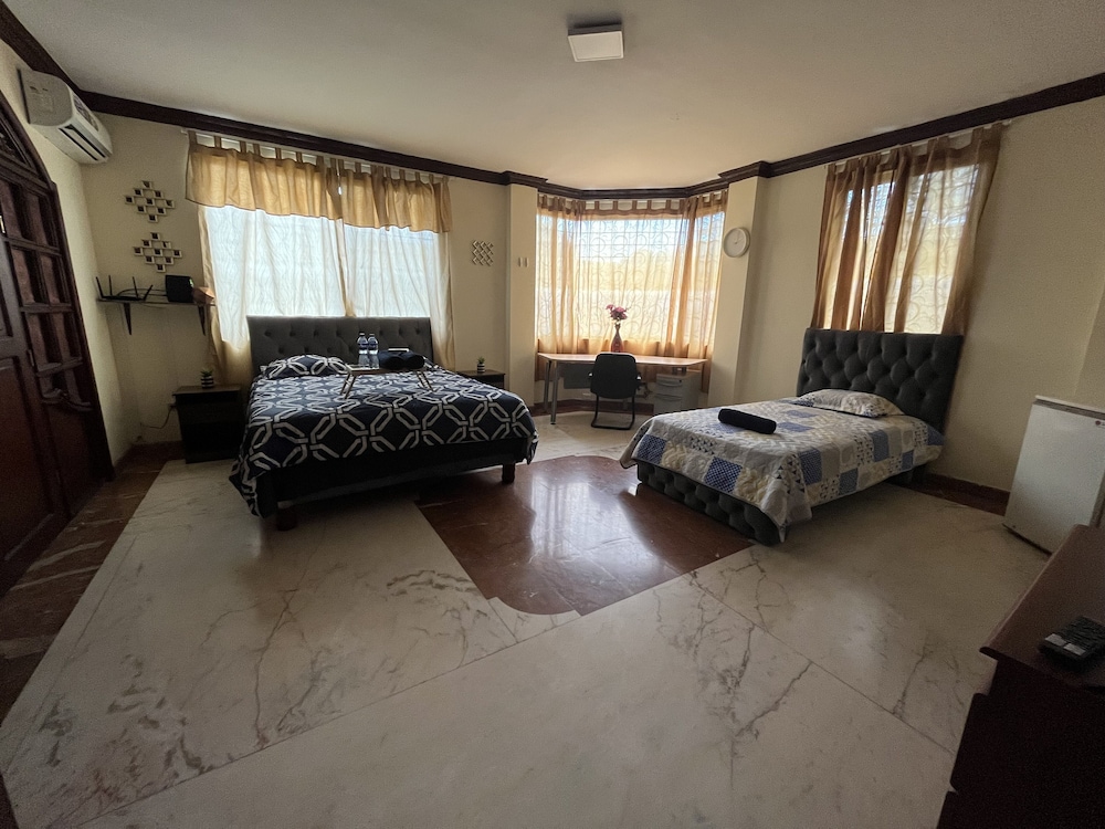 Mega Suite en PB al lado del San Marino view 4