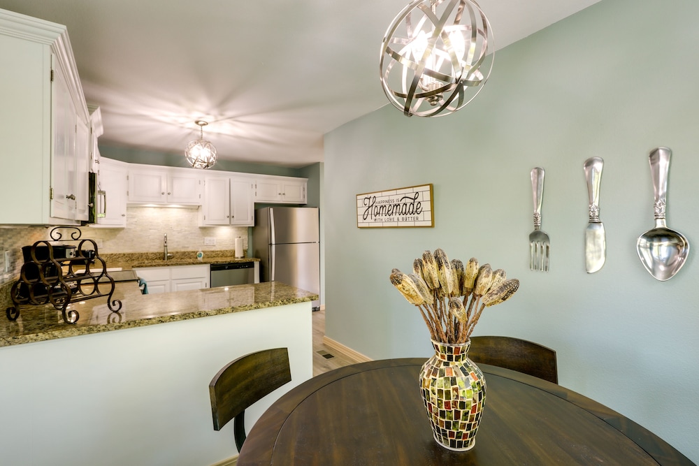 6 Mi to Downtown: Flagstaff Townhome w/ Deck view 5