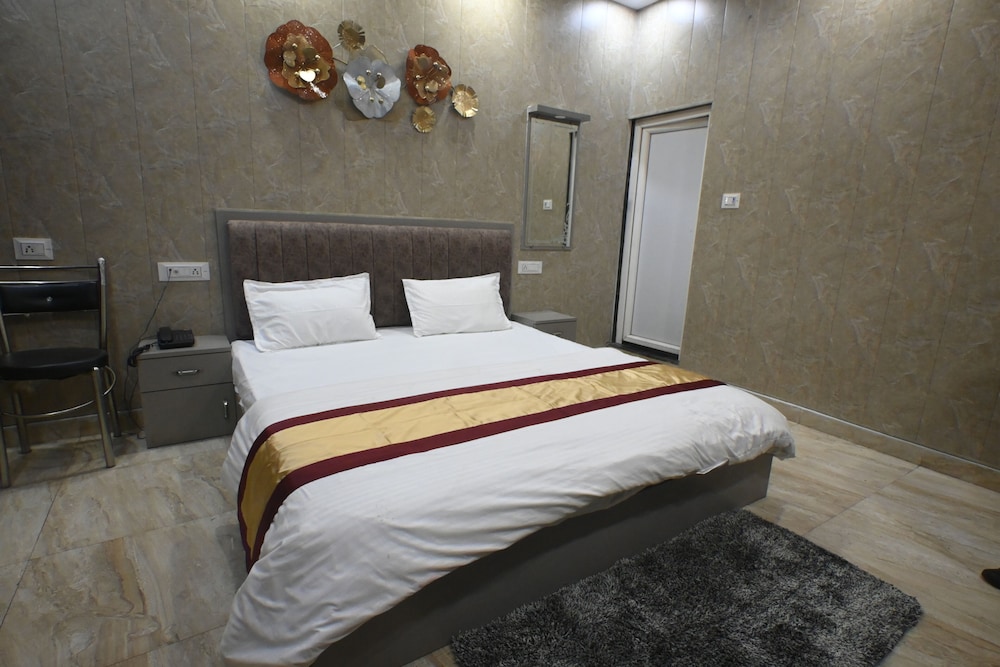 sandhya paying guest house