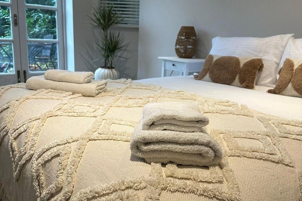 Luxury Family Home Central Bournemouth Sleeps 6 view 4