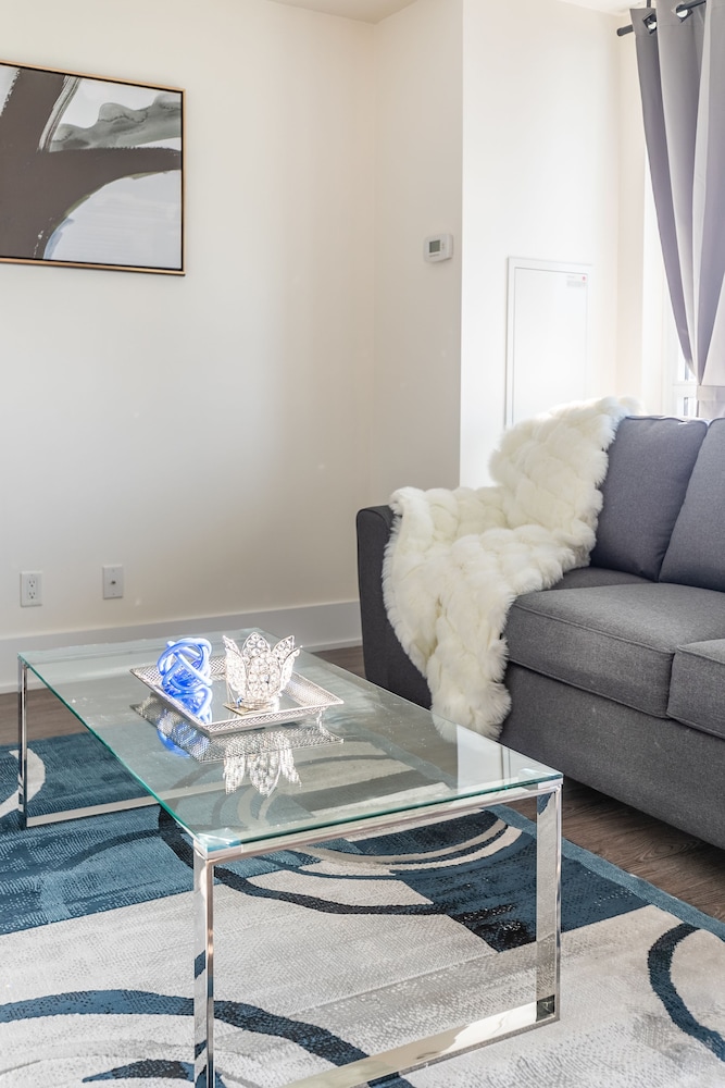 Premium Suites Apartments - Toronto - Image 1