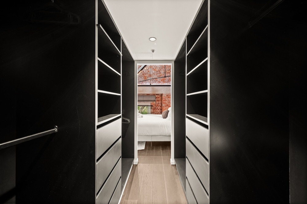 Stylish Riverside 2-bedroom Apartment in Teneriffe