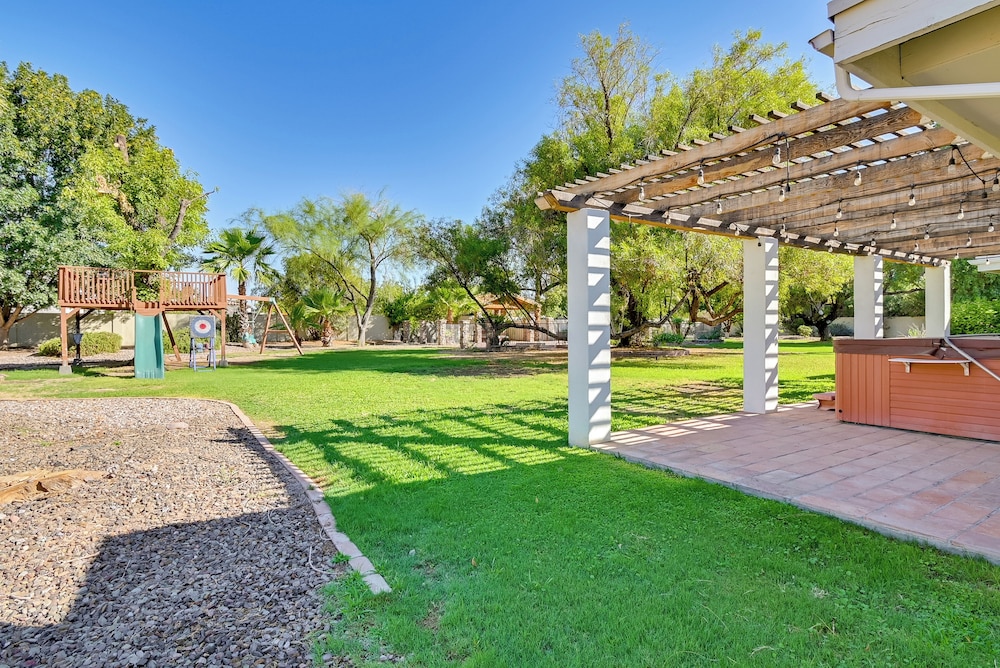Private Paradise Valley Oasis: Hot Tub, Large Yard