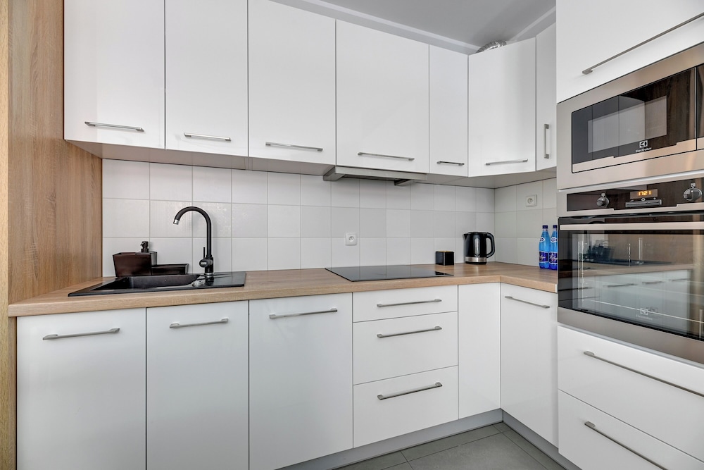 Aura - Riverside & Parking by Downtown Apartments