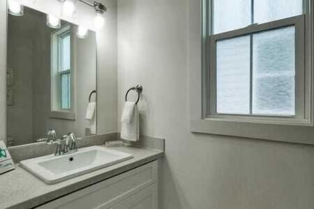 2 Homes in Old Town by Avantstay Sleeps 19, Pool, Newly Built Walk to Eats, Music, & More