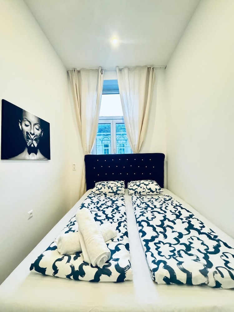 Comfortable 3BR Stay Kaufpark Area
