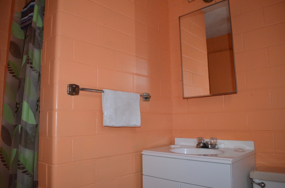 Indianapolis Vacations - Admiral Motel - Property Image 5