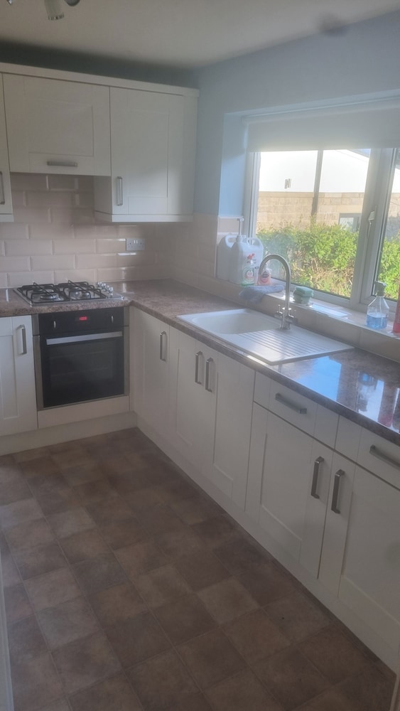 Charming Home in Huddersfield w/ Parking Petsok