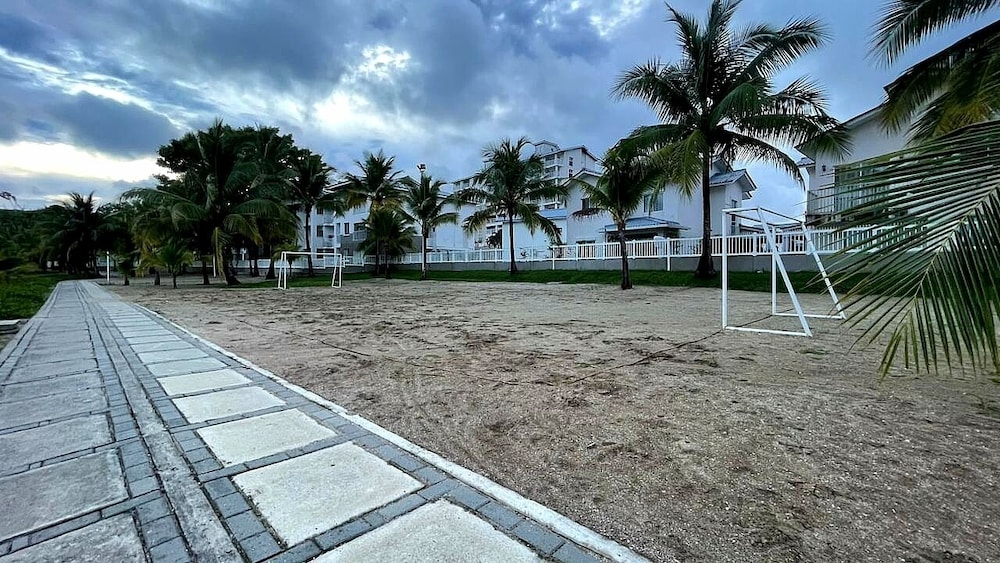 Habitación con entrada Privada en Playa Dorada + Kitchenette y baño.