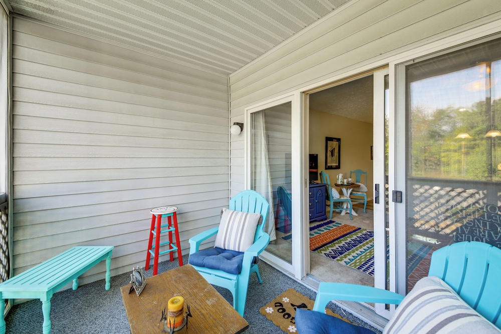 3 Mi to IU: Dog-friendly Condo w/ Pool Access!