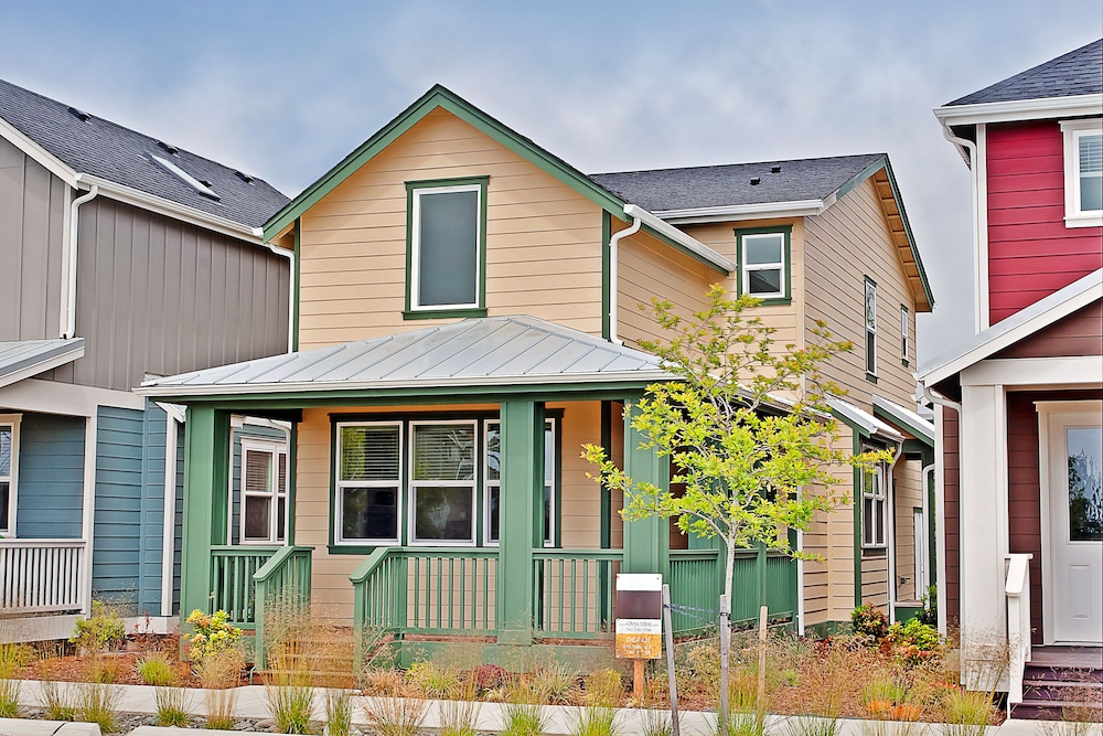 Hotel Oyhut Bay Resort - Image 1