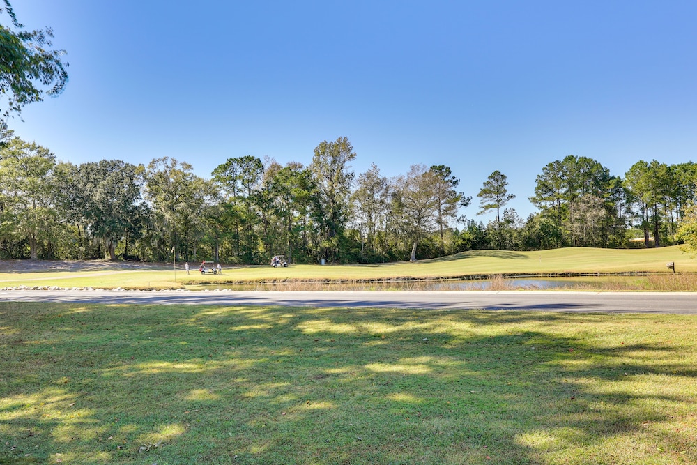 Community Perks & Golf Course Views: Longs Condo view 4