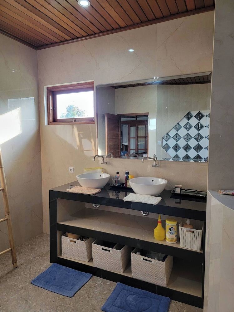 Uluwatu 3 Bed Luxury Villa-pool-magic Ocean Views